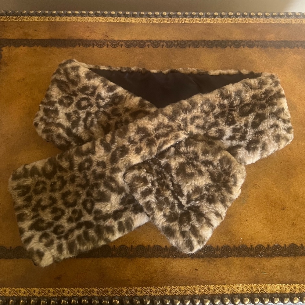 LEOPARD PRINT FAUX FUR INFINITY SCARF